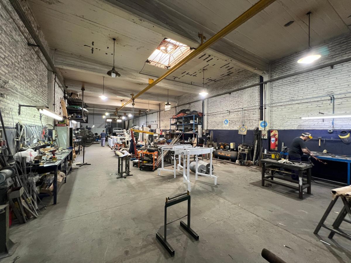 Venta, Taller Industrial 8,66 X 44, Ofics/vestuarios/comedor/terraza y Parrilla 1