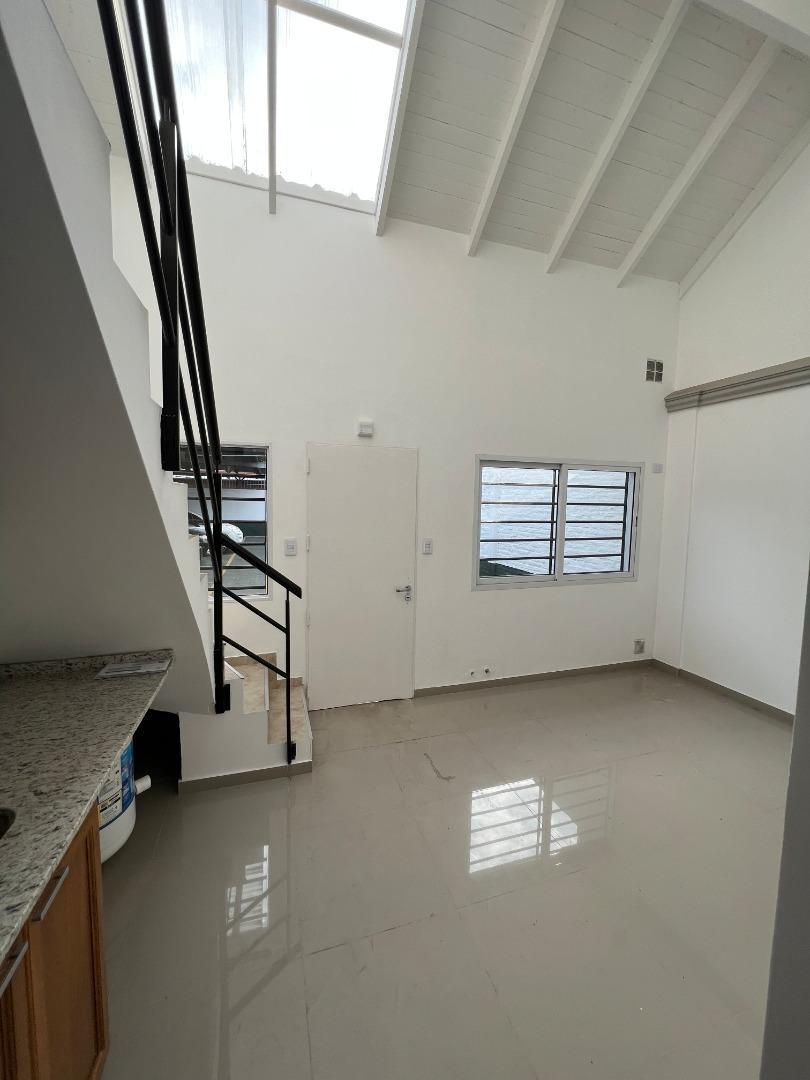 Alquiler, 3 amb tipo duplex, 2 baños, interno. Opc cochera