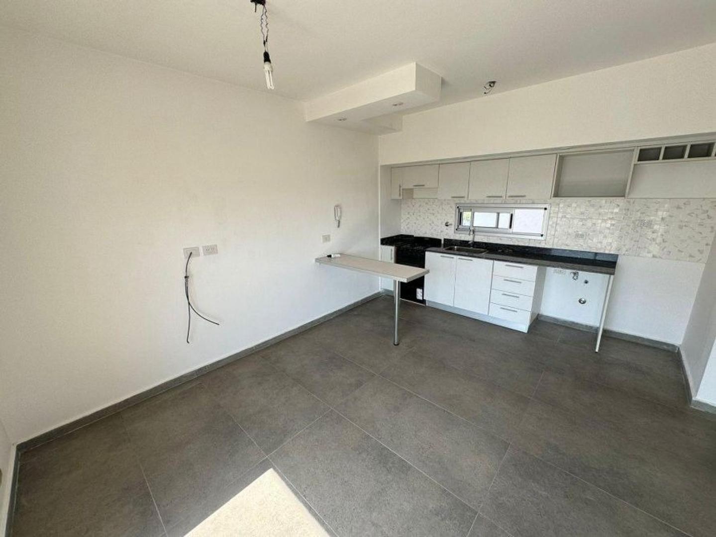 Foto de Venta, 2 ambientes frente, cochera, amplio,2 baños. SUM/GYM, imagen 4