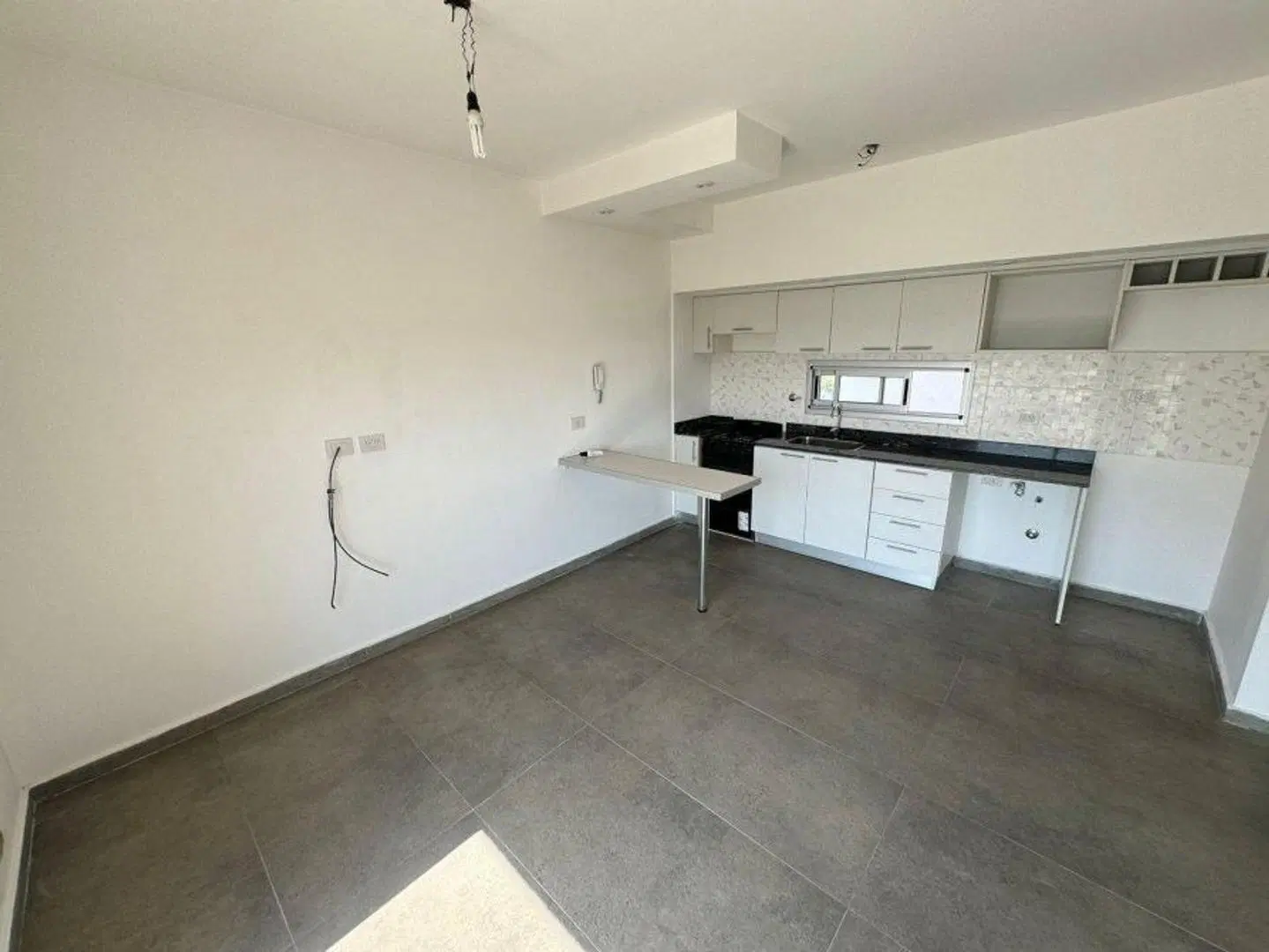 Venta, 2 ambientes frente, cochera, amplio,2 baños. SUM/GYM 4