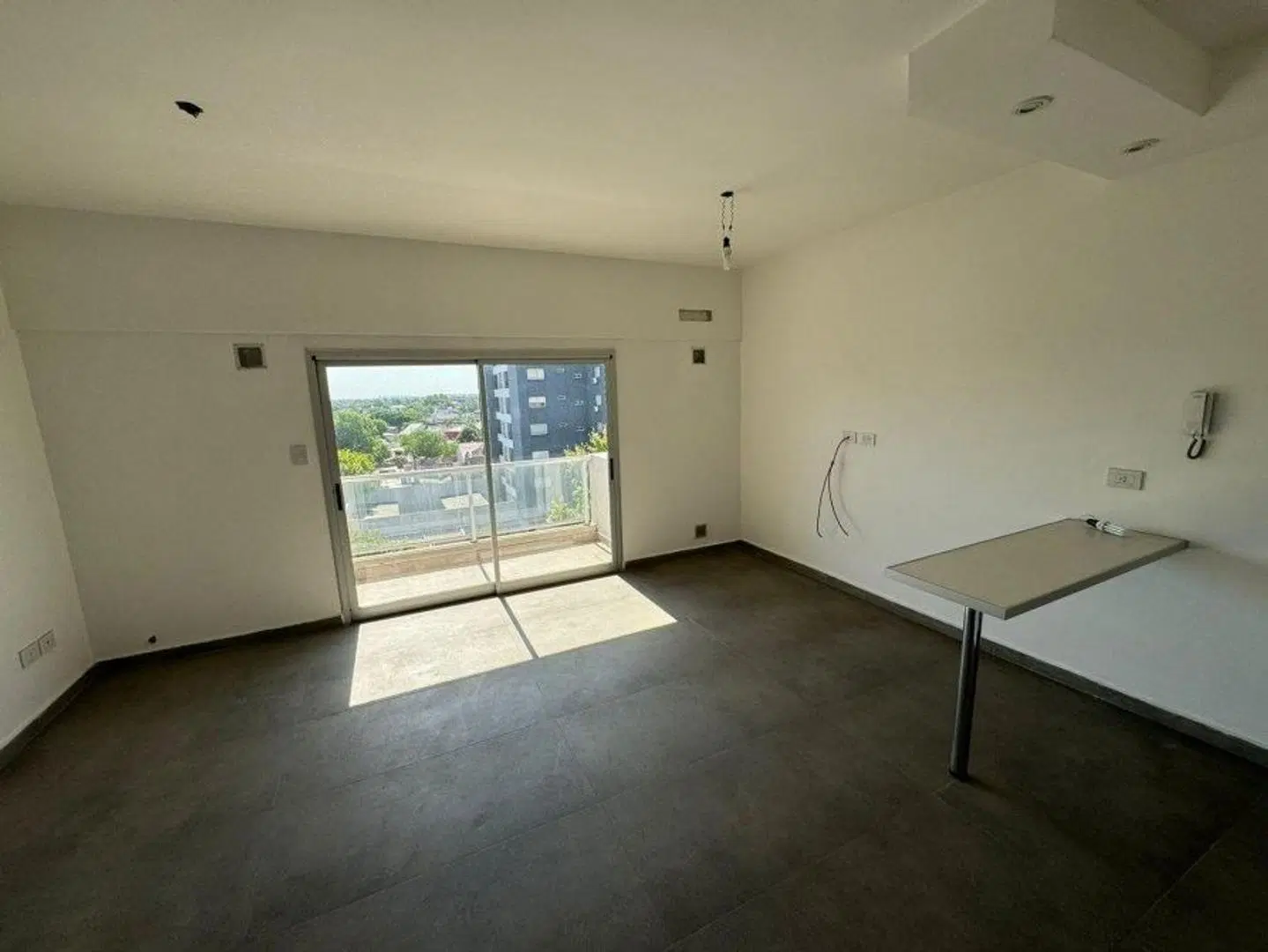 Venta, 2 ambientes frente, cochera, amplio,2 baños. SUM/GYM 3