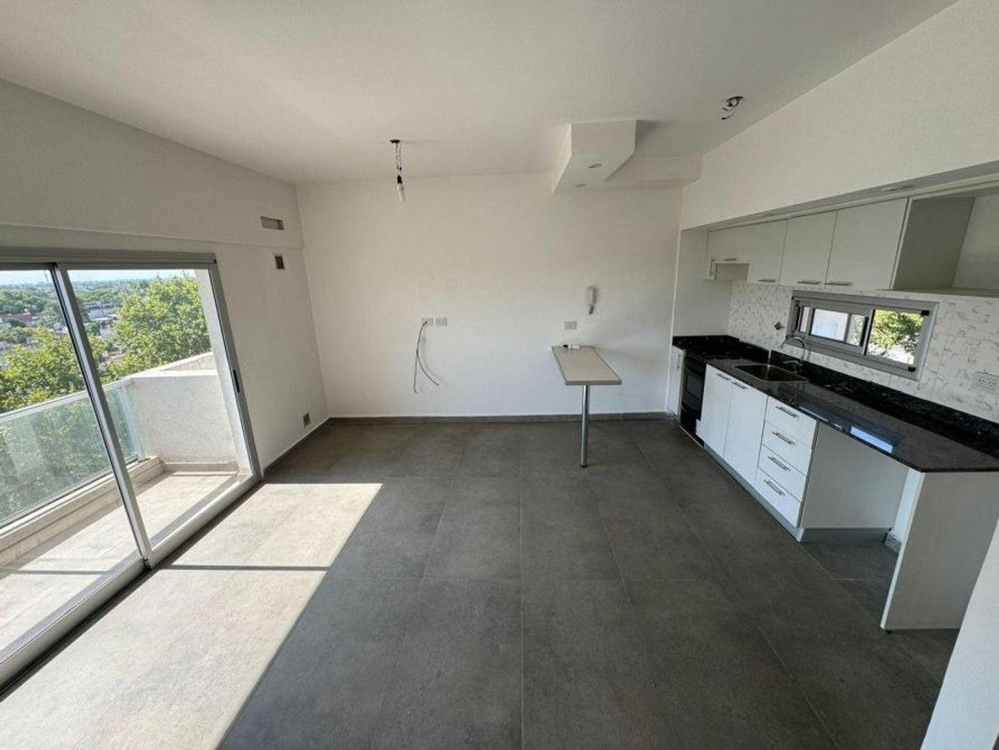 Foto de Venta, 2 ambientes frente, cochera, amplio,2 baños. SUM/GYM, imagen 2