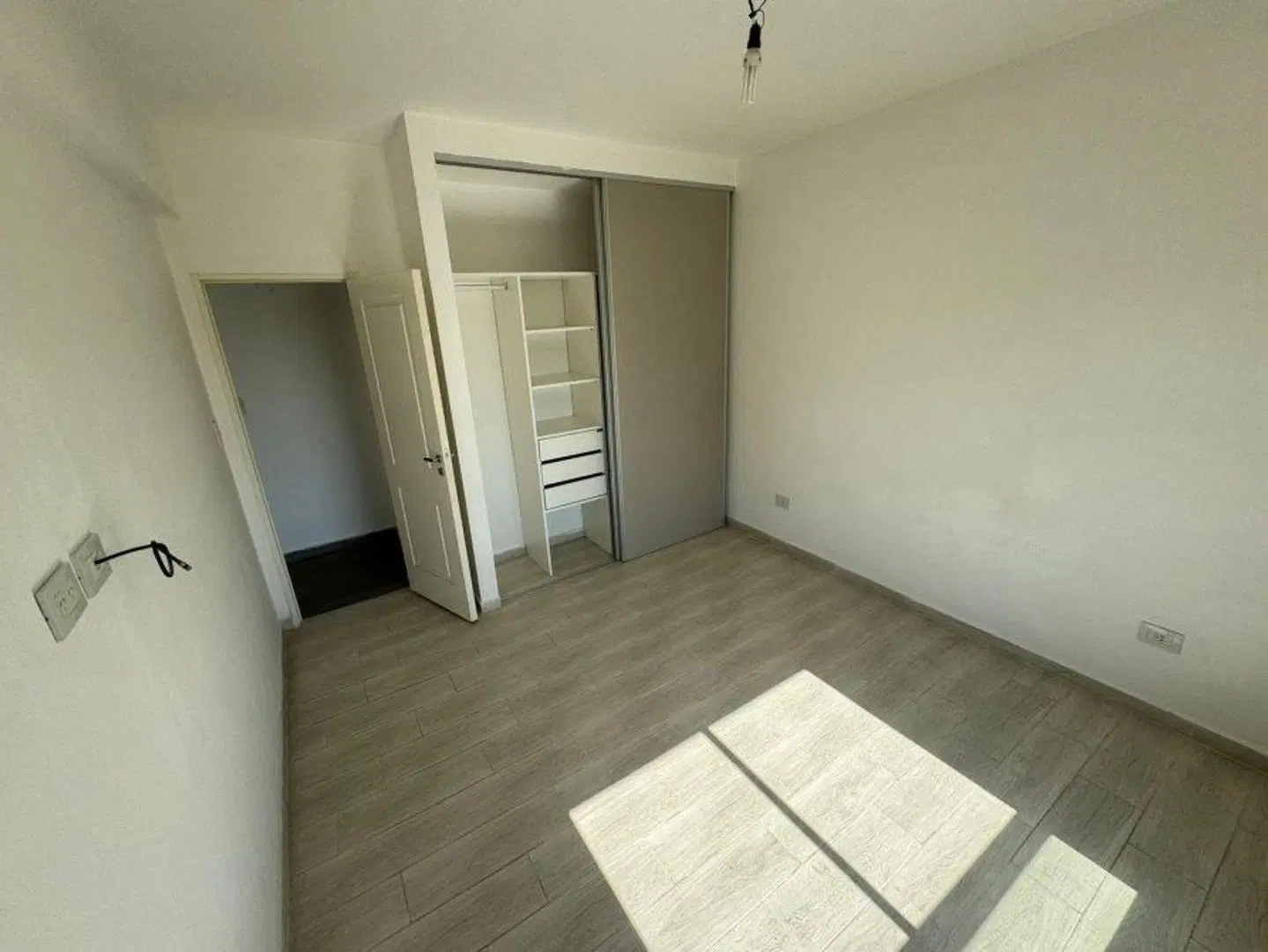 Venta, 2 ambientes frente, cochera, amplio,2 baños. SUM/GYM 5