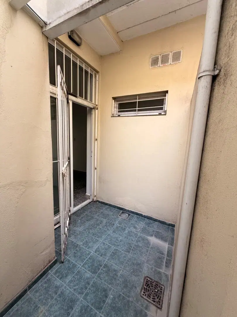 Alquiler, dpto. 2 amb, tipo PH, c/ patio, s/ expensas, frent 3