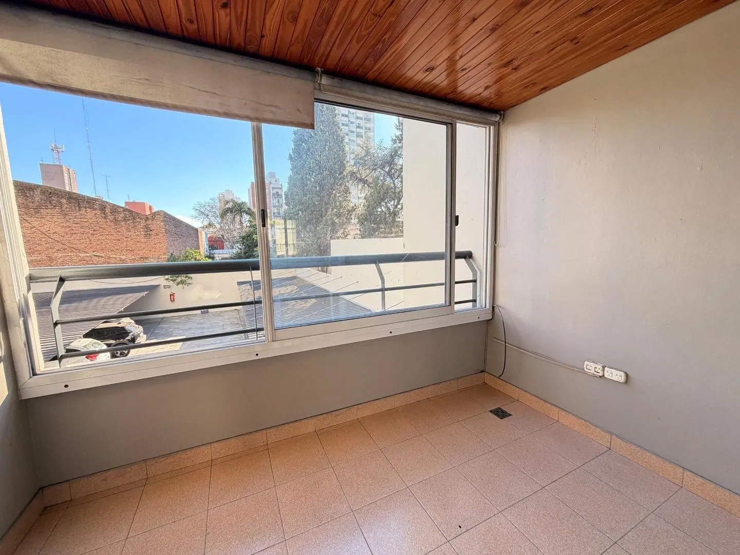 Venta, amplio dpto 2 amb, con 2 bauleras, 2 baños, Lanusita 5