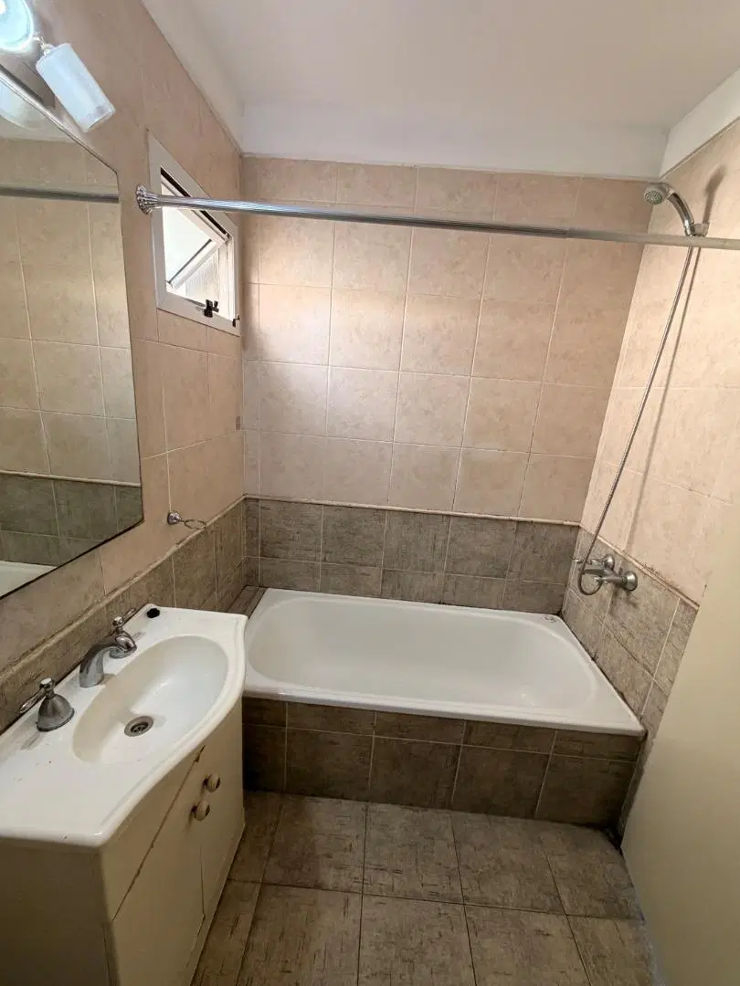 Venta, amplio dpto 2 amb, con 2 bauleras, 2 baños, Lanusita 8