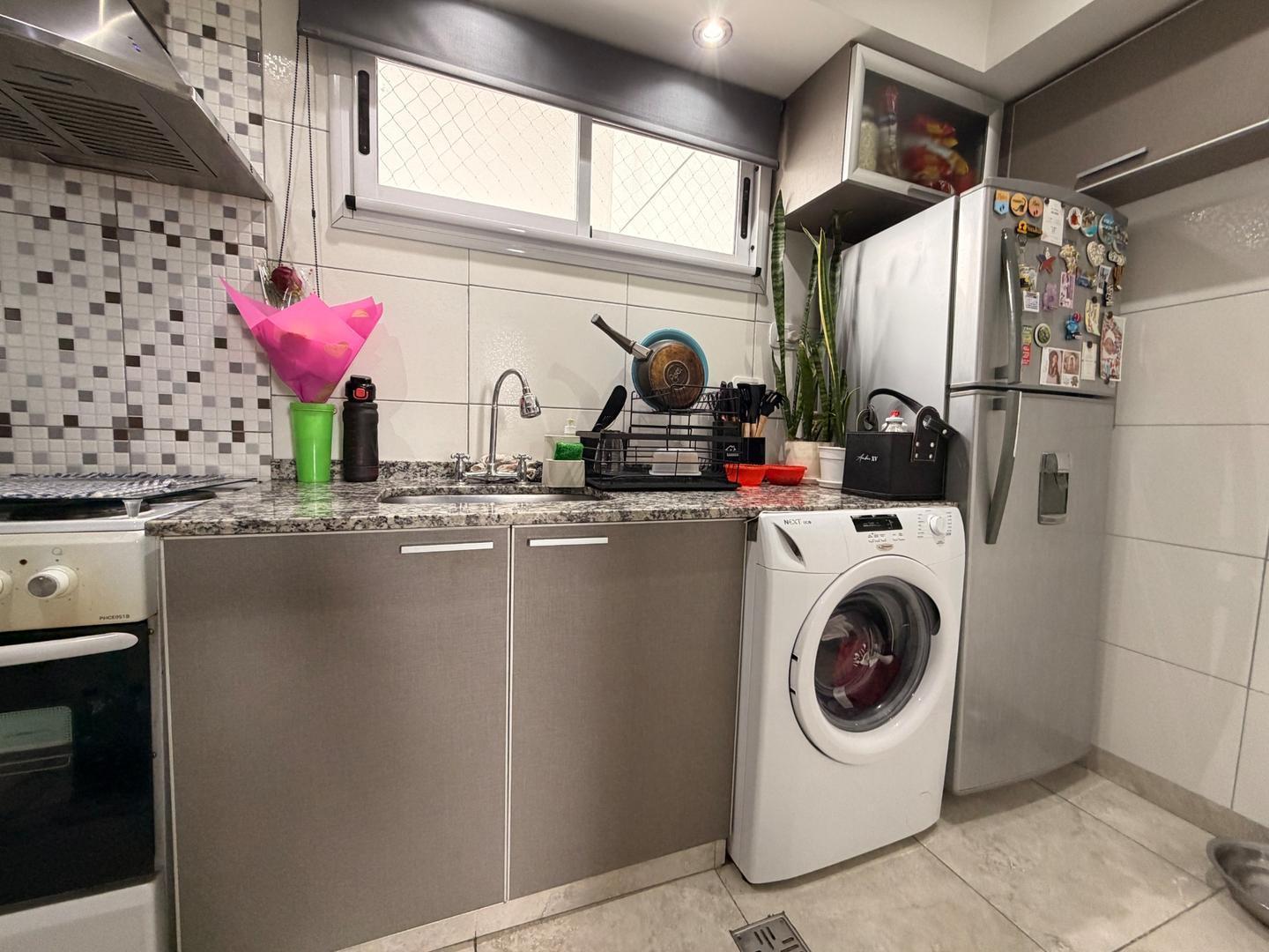 Foto de VENTA, 2 amb al frente, cochera cubierta, impecable, imagen 3