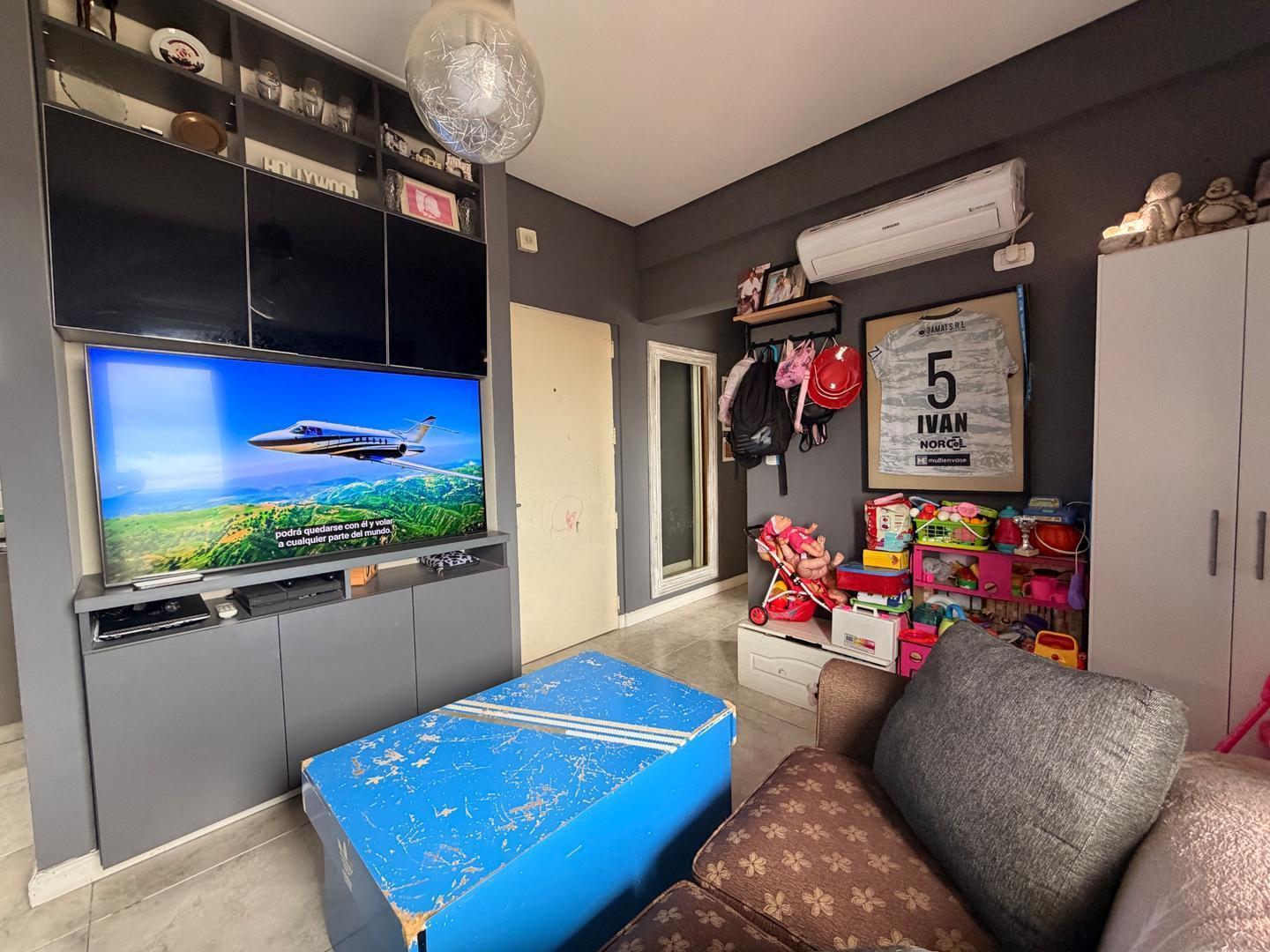 Foto de VENTA, 2 amb al frente, cochera cubierta, impecable, imagen 2