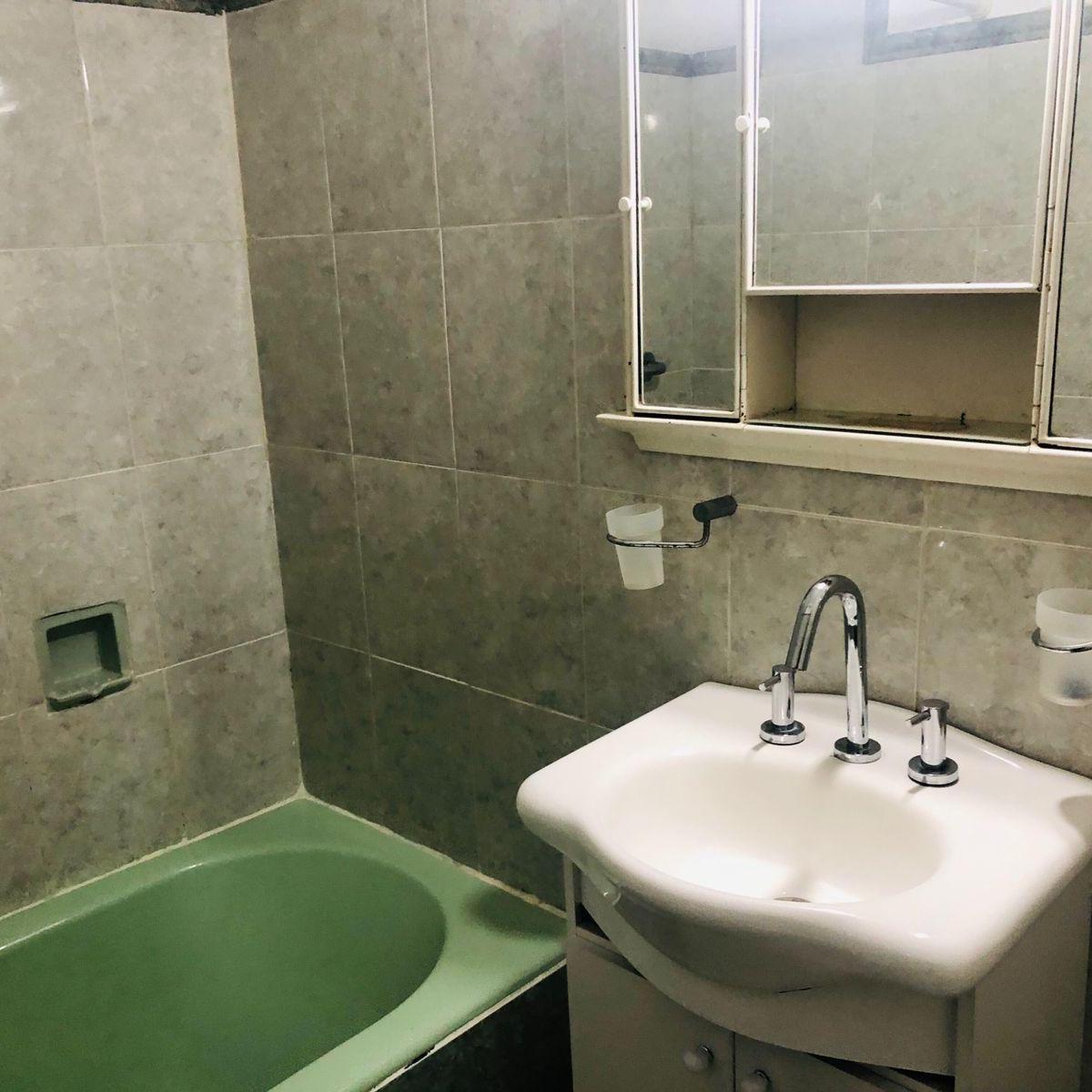 Foto de FLORES NORTE | 3 AMB | VENTA | Al frente con balcón! oportunidad!, imagen 4
