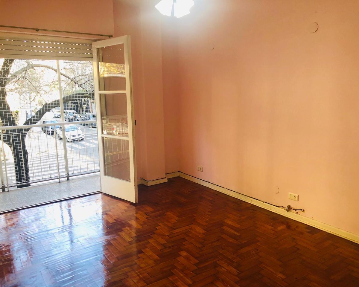 Foto de FLORES NORTE | 3 AMB | VENTA | Al frente con balcón! oportunidad!, imagen 2