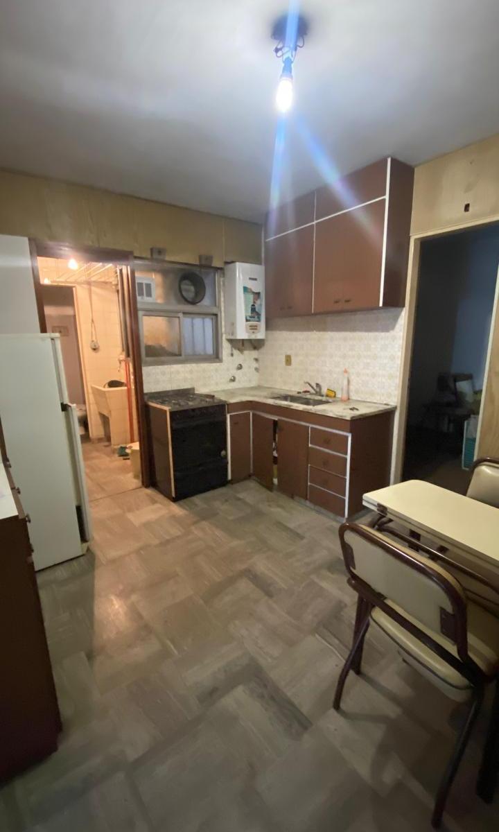 Venta Flores 4 Ambientes C/dependencia Excelente Ubicacion C/ Balcon a La Calle 2
