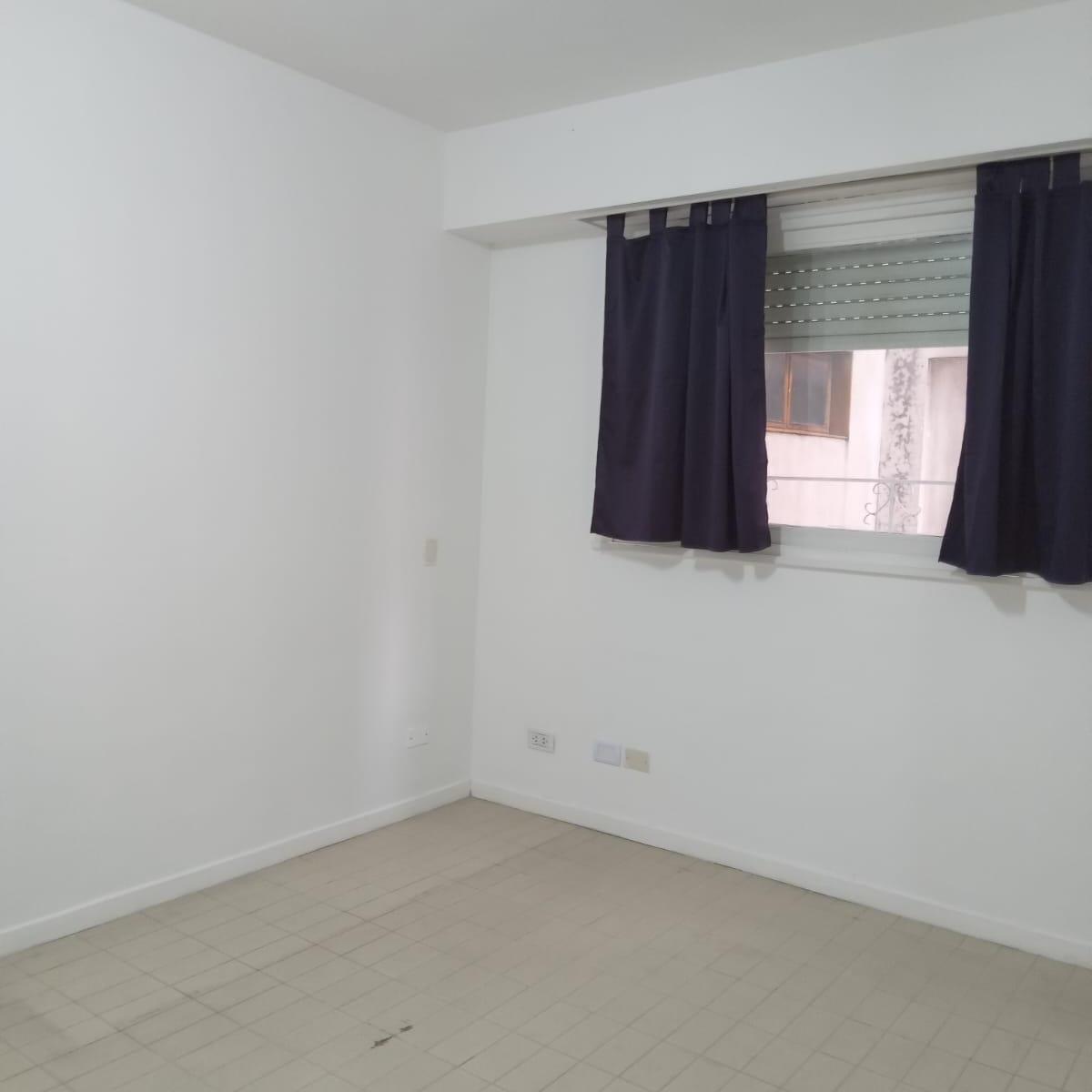 Venta Flores Monoambientes Impecable! 4