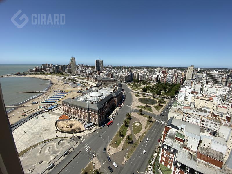 Alquiler temporario 2026, depto con vista a plaza colon, zona Centro. 4 huespedes