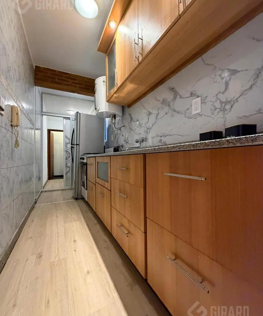 Venta de Departamento 2 ambientes + dependencia en zona plaza colon 2