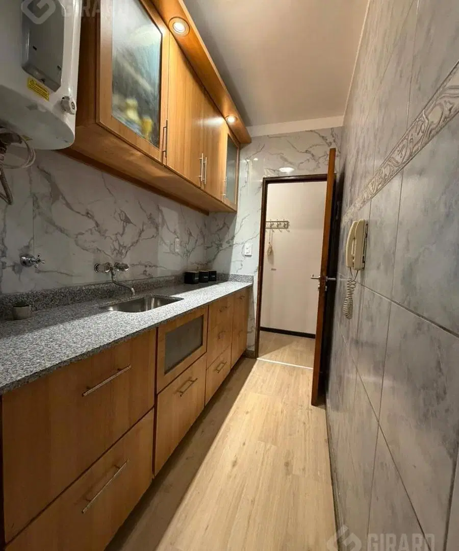 Venta de Departamento 2 ambientes + dependencia en zona plaza colon 5