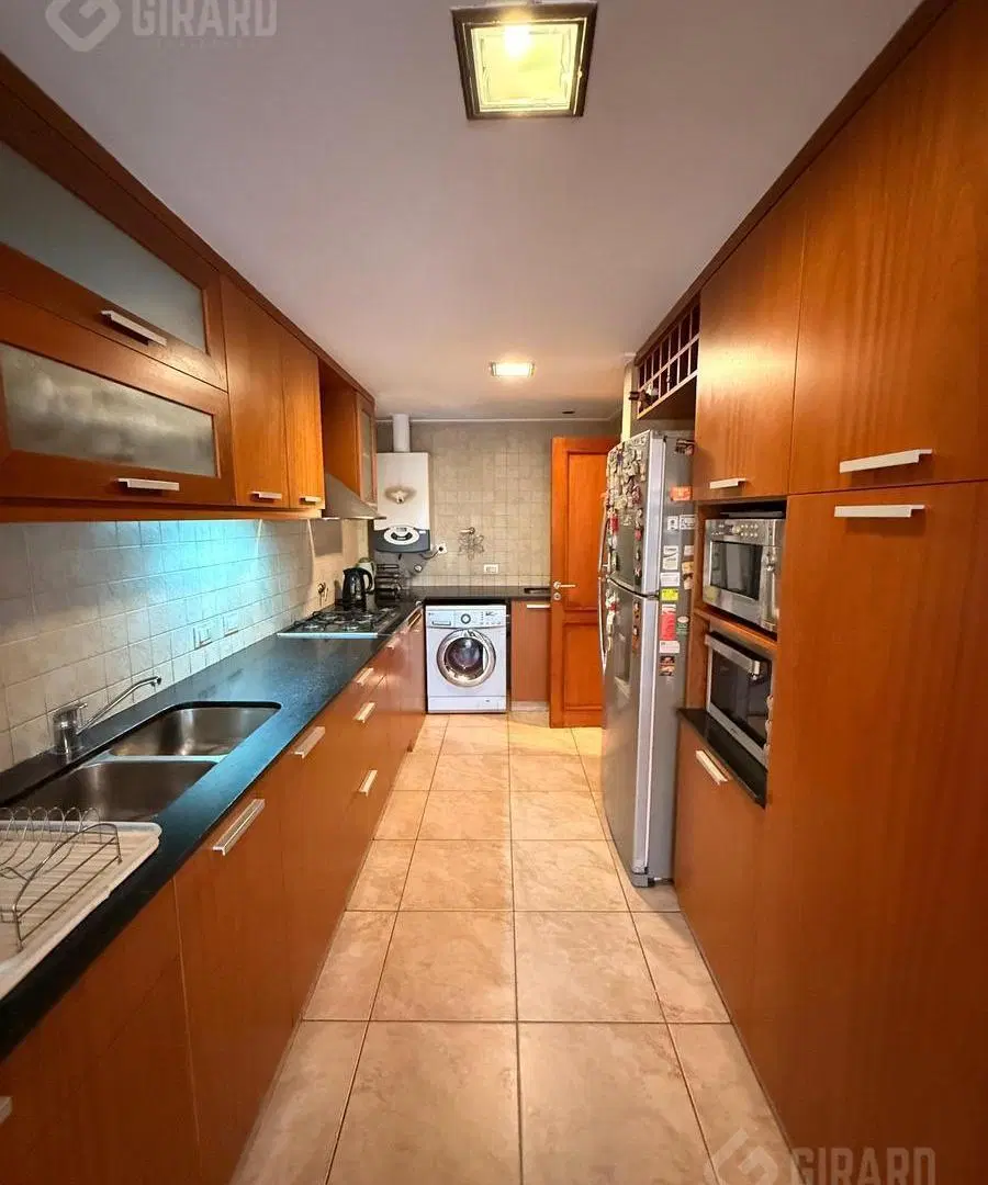 Venta semipiso de 3 ambientes con cochera y baulera en Plaza Mitre 4