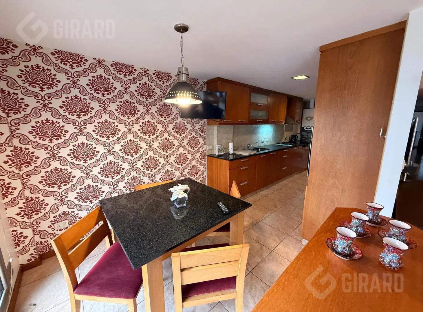 Venta semipiso de 3 ambientes con cochera y baulera en Plaza Mitre 8