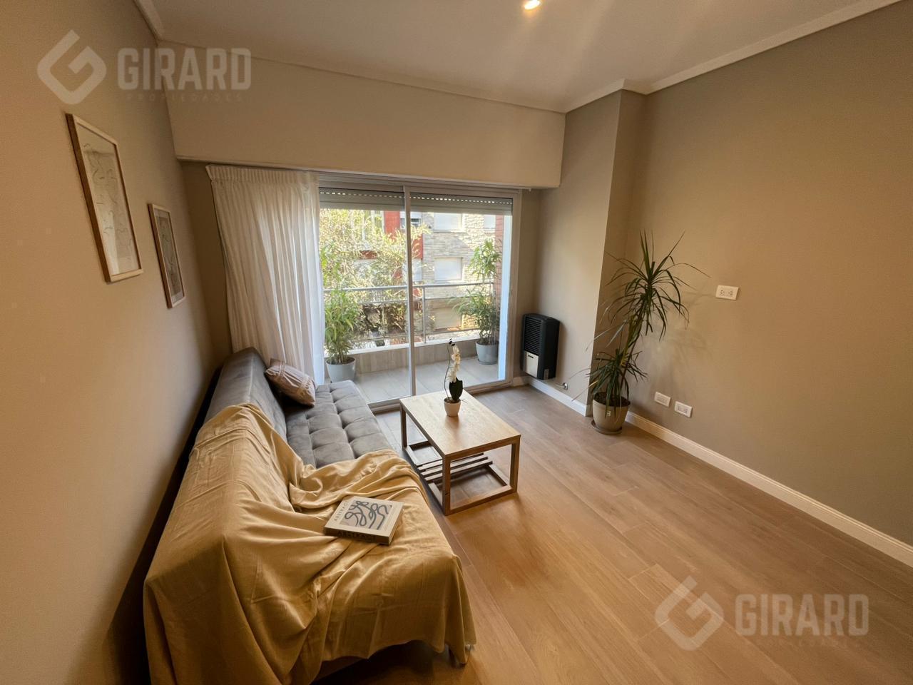 Foto de Venta de Departamento de 2 ambientes a la calle con balcón saliente, imagen 1
