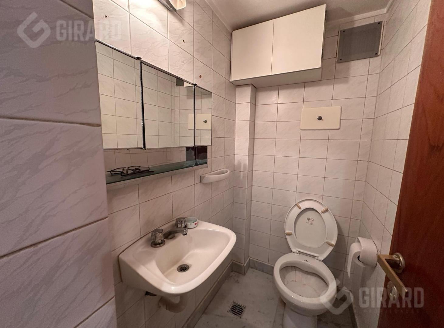 Foto de venta de Departamento 4 ambientes con cochera y quincho privado. Zona, imagen 1
