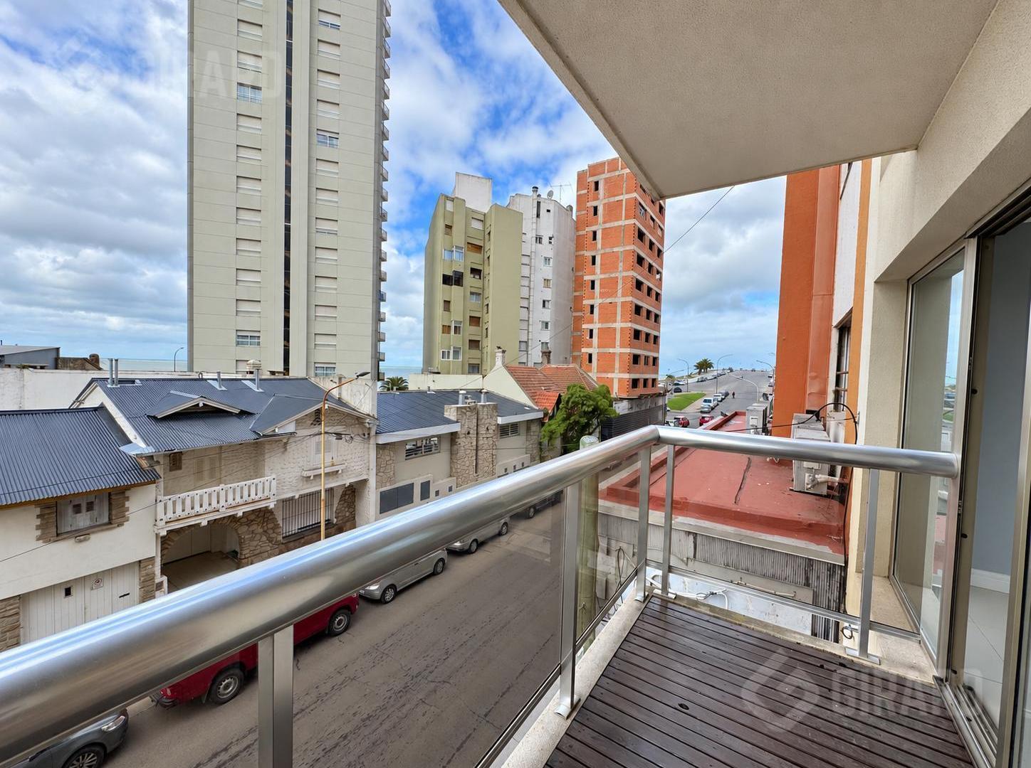 Foto de Venta, departamento de 2 ambientes a la calle con balcón, vista al mar, imagen 4