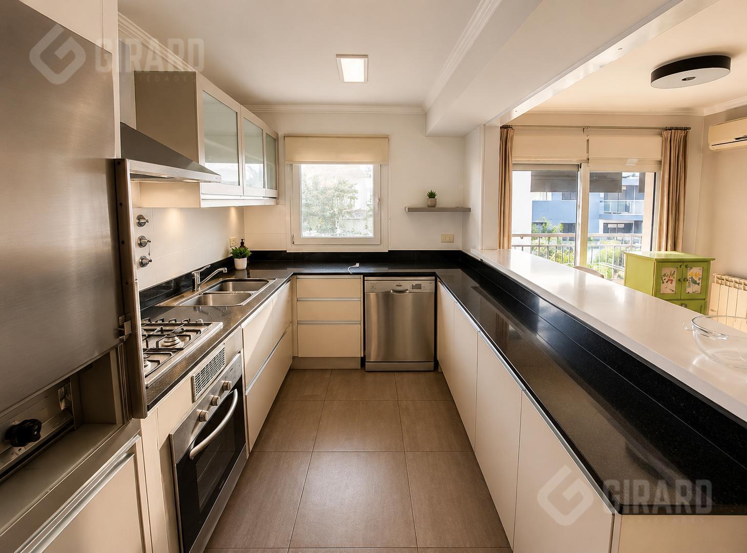 Foto de Departamento de 4 ambientes, Piso, Edificio de categoría, zona Güemes, imagen 3