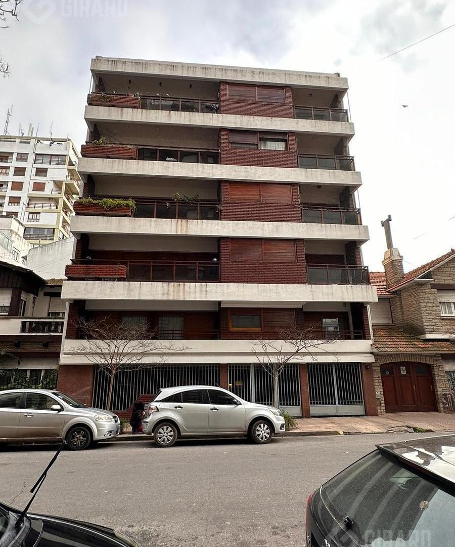 Foto de Departamento en venta de 4 ambientes con dos cochera, zona plaza mitre, imagen 2