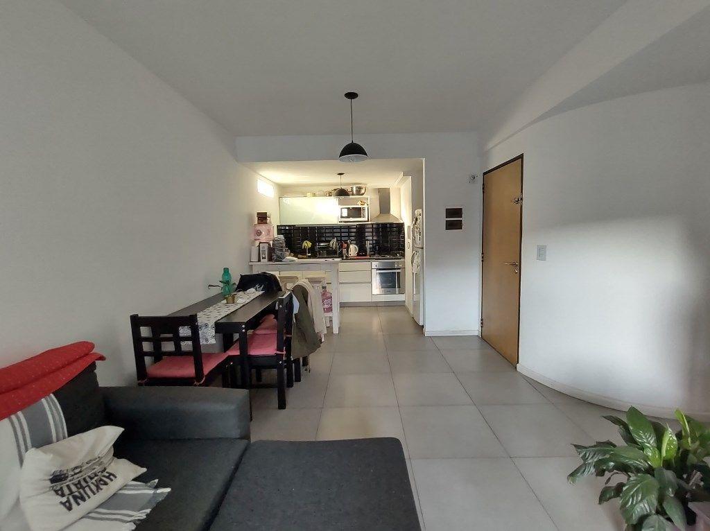 EXCELENTE 2 AMB. C/ BALCON, EDIF CON SUM TERRAZA Y PARRILLA