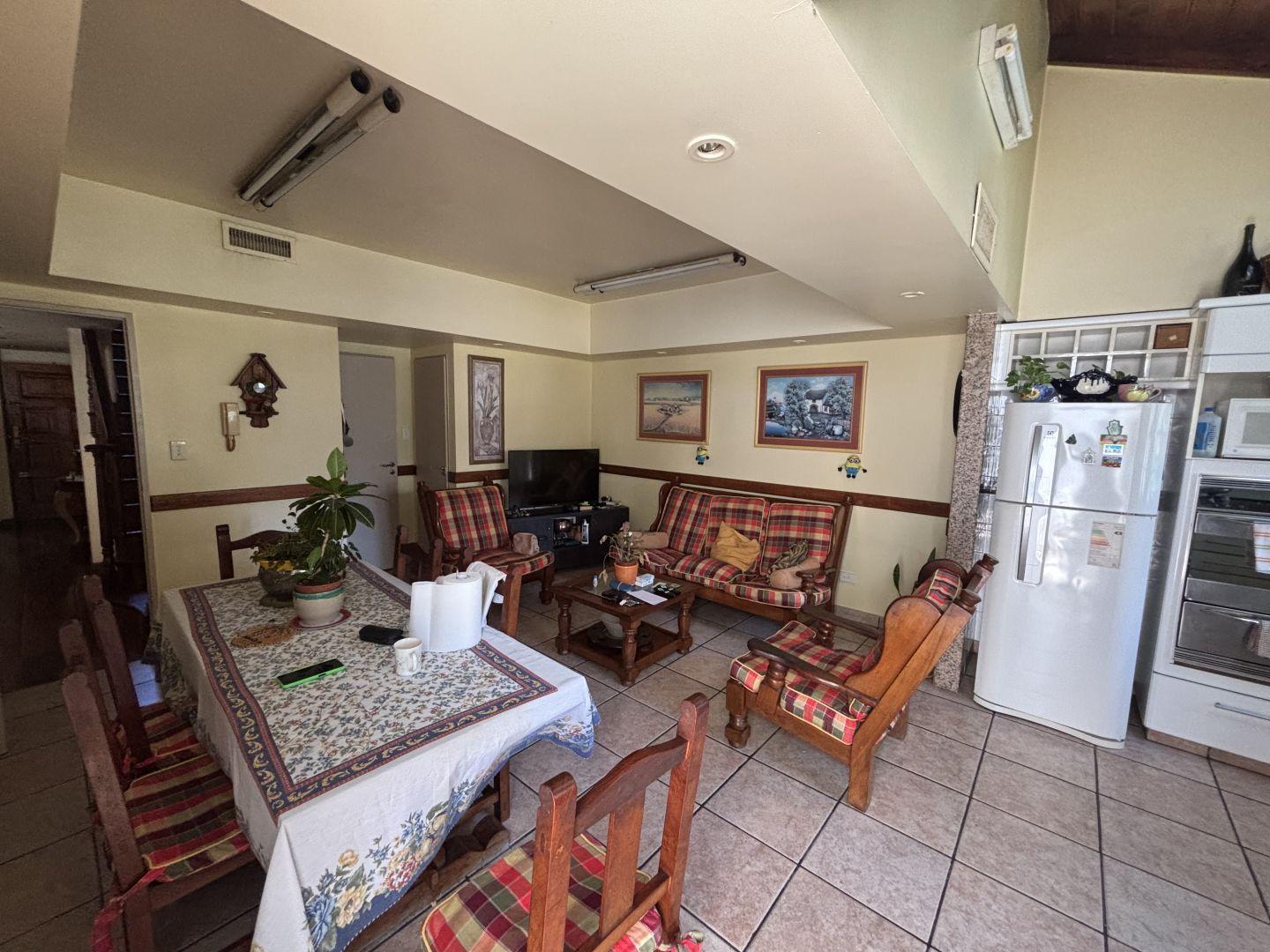 Foto de ¡¡CASA EN LOTE PROPIO CON GARAGE, PILETA Y PARRILLA, 280 MTS!!, imagen 3