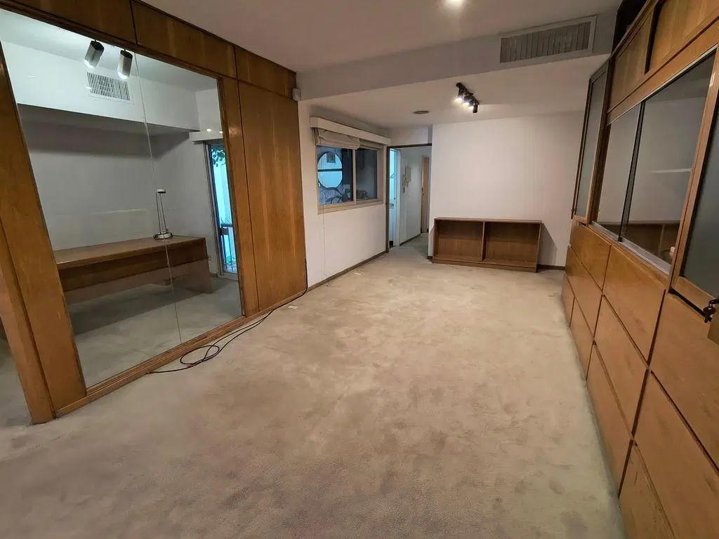 ¡¡EN EXCELENTE UBICACION, MUY BUEN ESTADO, EDIFICIO DE OFICINAS!! 2