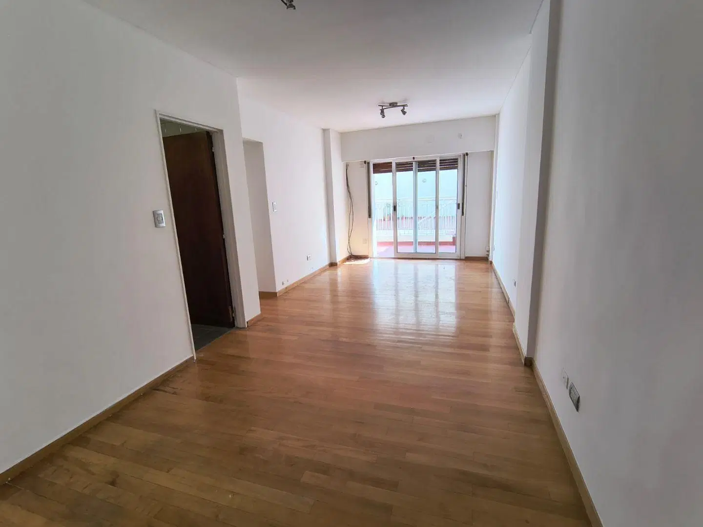 HERMOSO DEPTO CON GRAN PATIO AL CONTRAFRENTE 5
