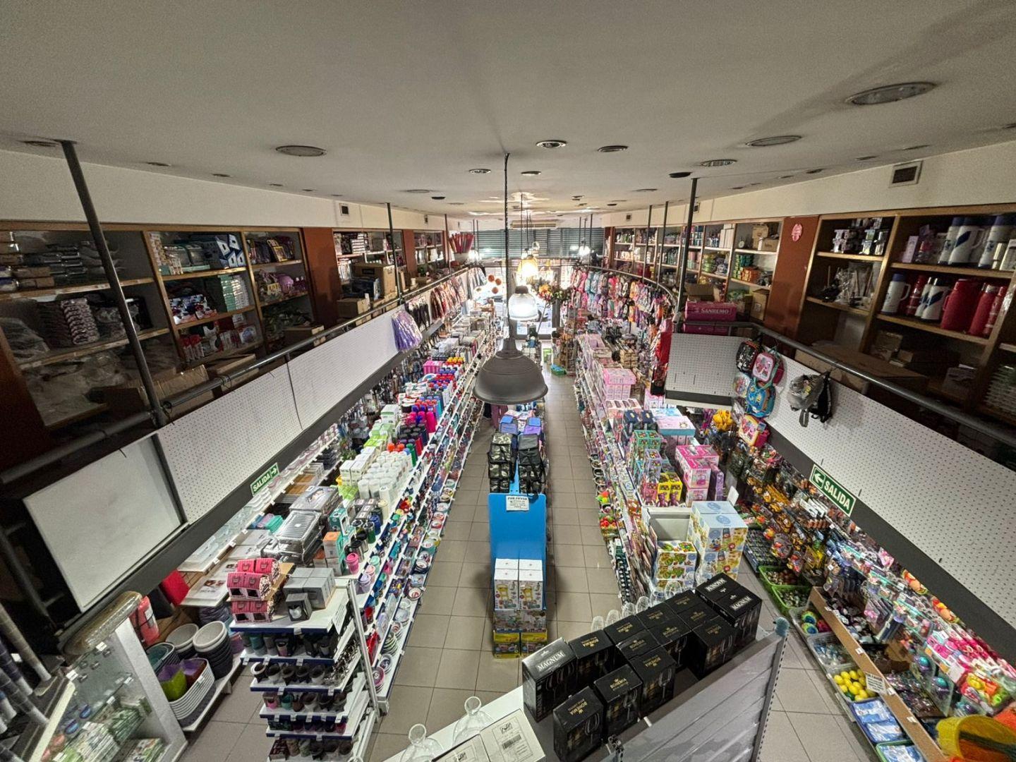 ¡¡LOCAL EN LOTE PROPIO, SIN EXPENSAS EN EXCELENTE UBICACIÓN!!