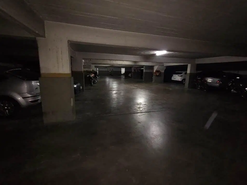 ACCESO POR PORTÓN AUTOMÁTICO, EXCELENTE UBICACIÓN 2