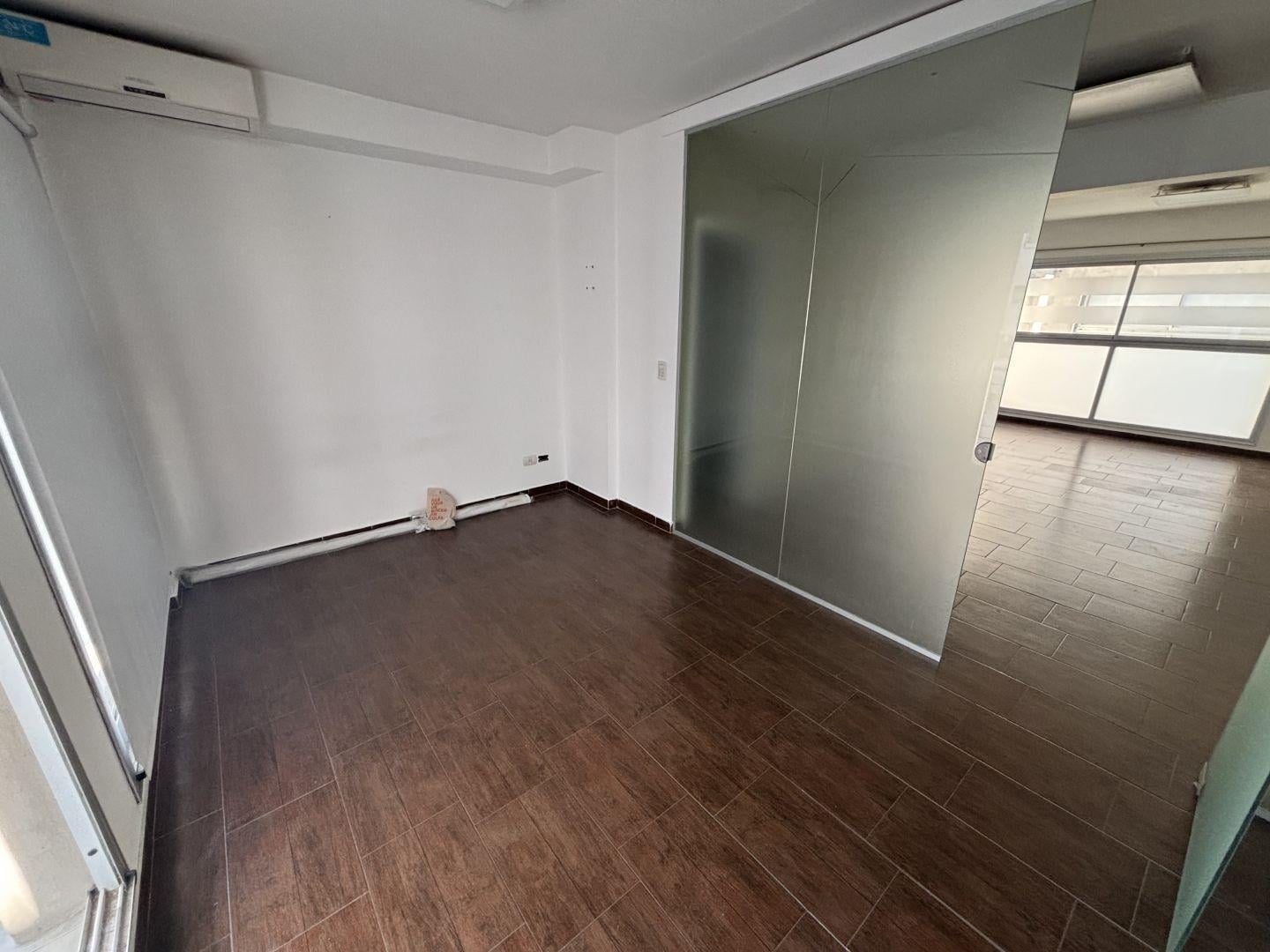 Foto de 2 AMBIENTES EN ALQUILER, C/ COCHERA, APTO PROFESIONAL!!, imagen 4