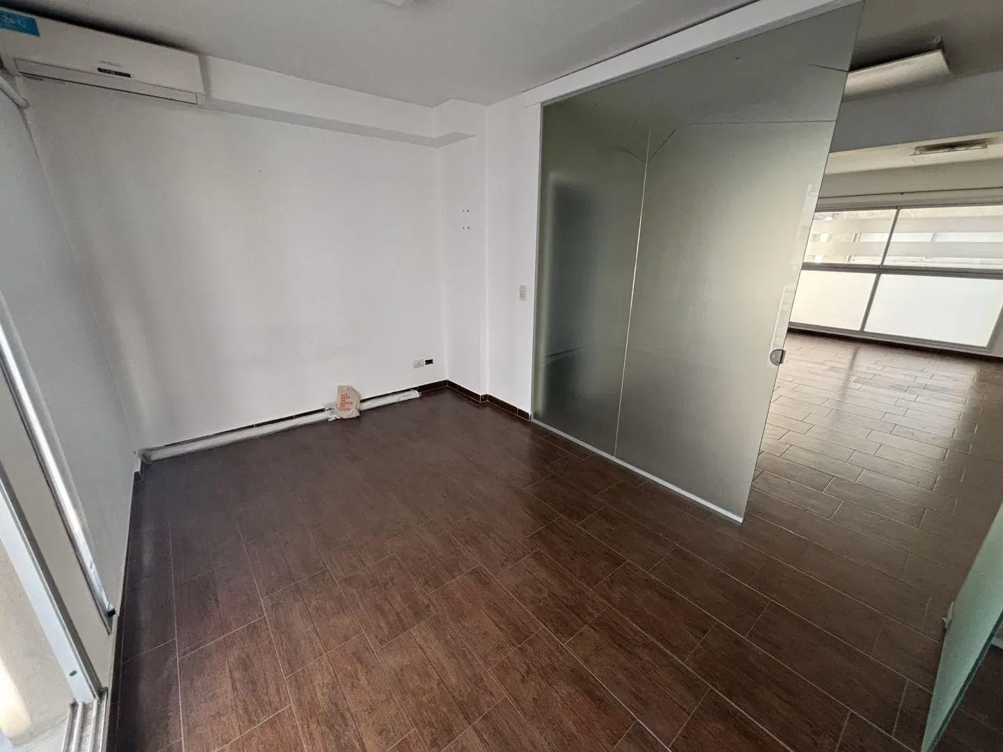 2 AMBIENTES EN ALQUILER, C/ COCHERA, APTO PROFESIONAL!! 4