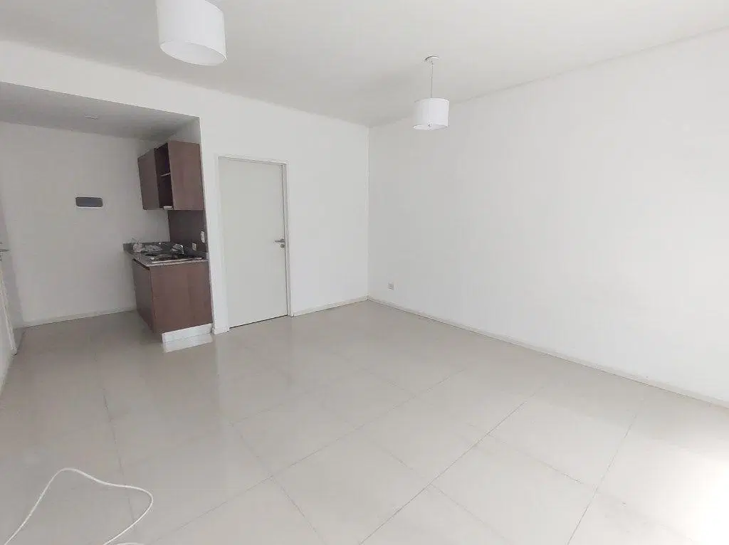 1 AMBIENTE CON PATIO EN EDIF. CON AMENITIES DE CATEGORÍA 4