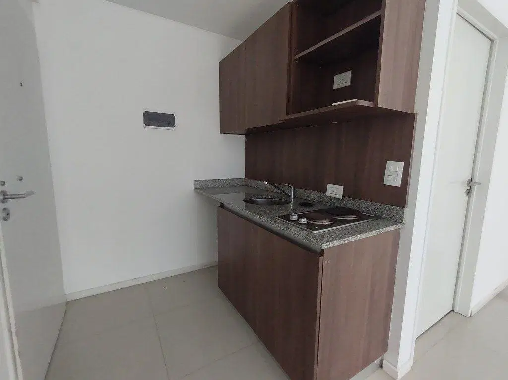 1 AMBIENTE CON PATIO EN EDIF. CON AMENITIES DE CATEGORÍA 5