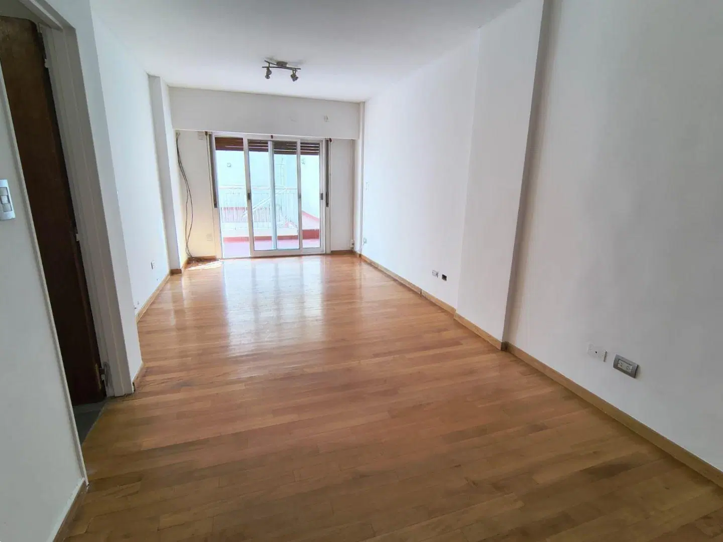 HERMOSO DEPTO CON GRAN PATIO AL CONTRAFRENTE 1