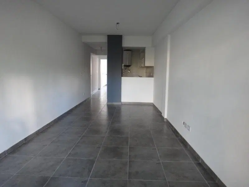 2 AMBIENTES AL FRENTE CON BALCÓN CON COCHERA FIJA 2