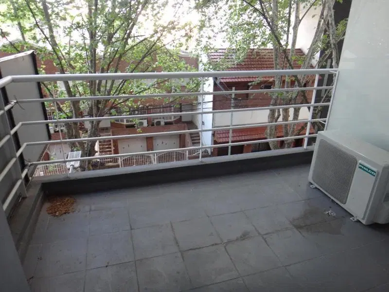 2 AMBIENTES AL FRENTE CON BALCÓN CON COCHERA FIJA 4