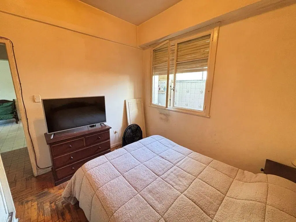 ¡¡EN EXC. UBICACION, CON BALCON AL FRENTE MUY LUMINSO, EN BUEN ESTADO!! 5