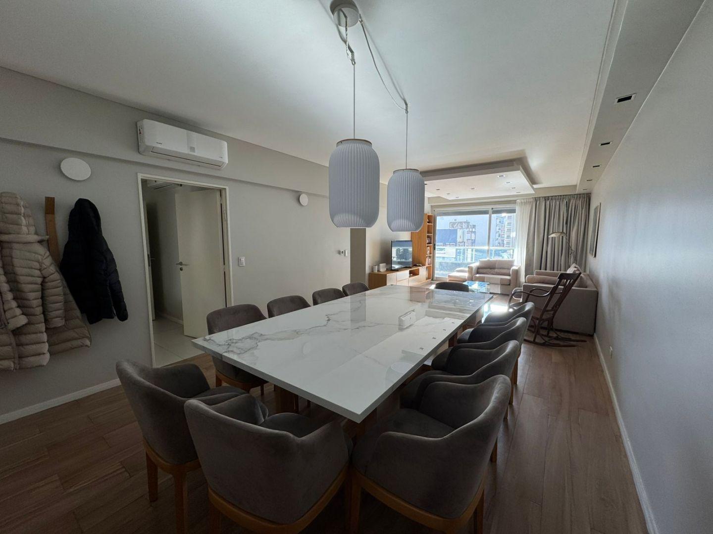 ¡¡EXCLUSIVO SEMIPISO DE 4 AMBIENTES CON DEPENDENCIA Y 2 COCHERAS EN VENTA!!