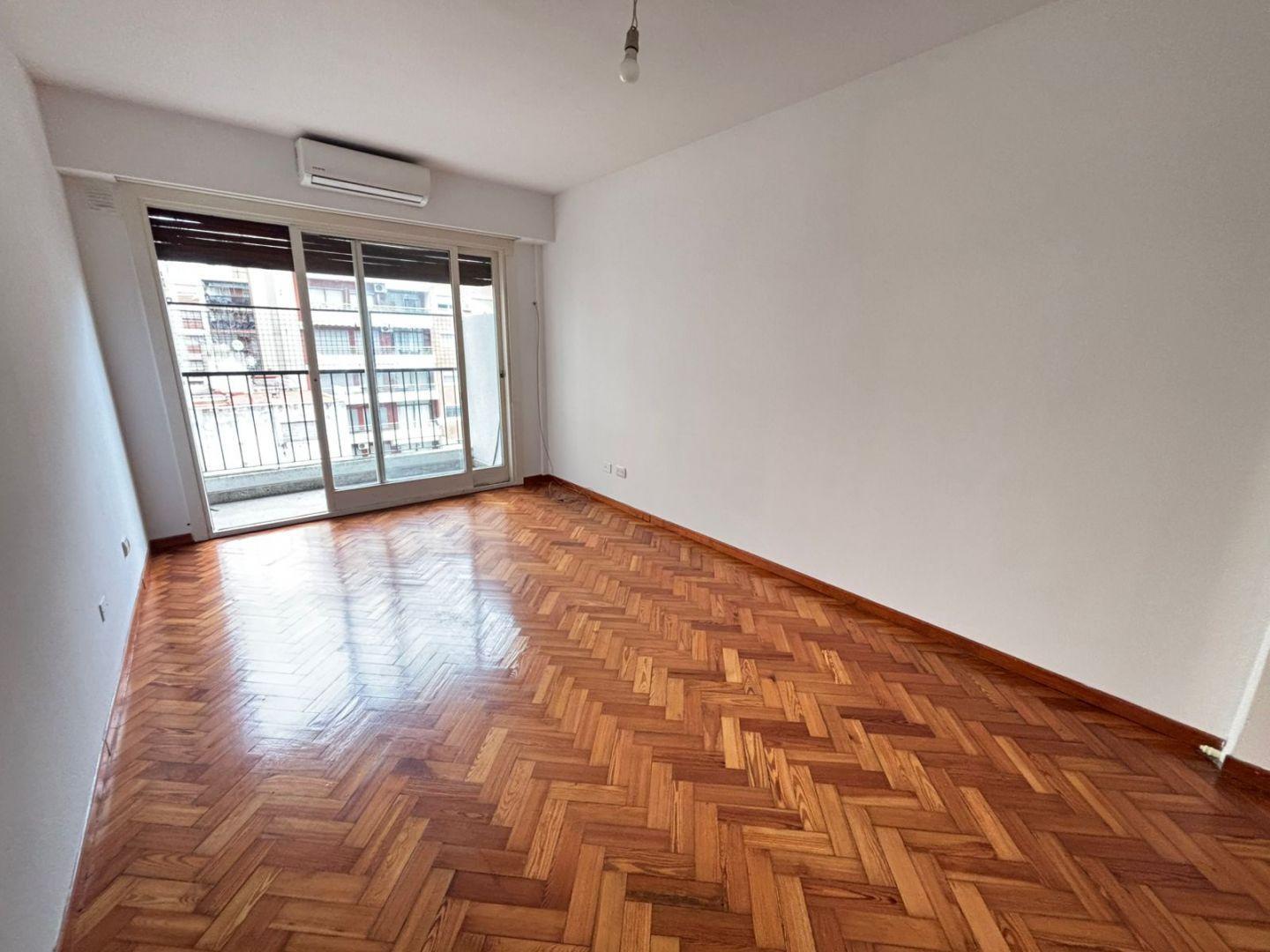 ¡¡EN EXC. UBICACION, CON BALCON CORRIDO, EN EXC. ESTADO!!