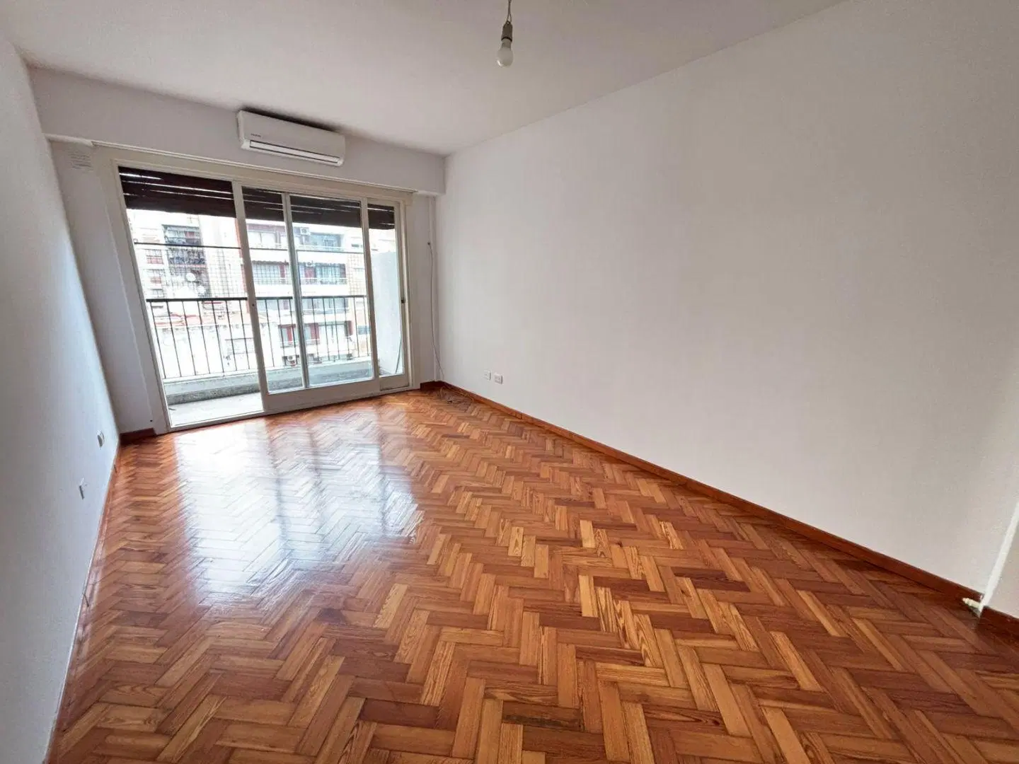 ¡¡EN EXC. UBICACION, CON BALCON CORRIDO, EN EXC. ESTADO!! 1