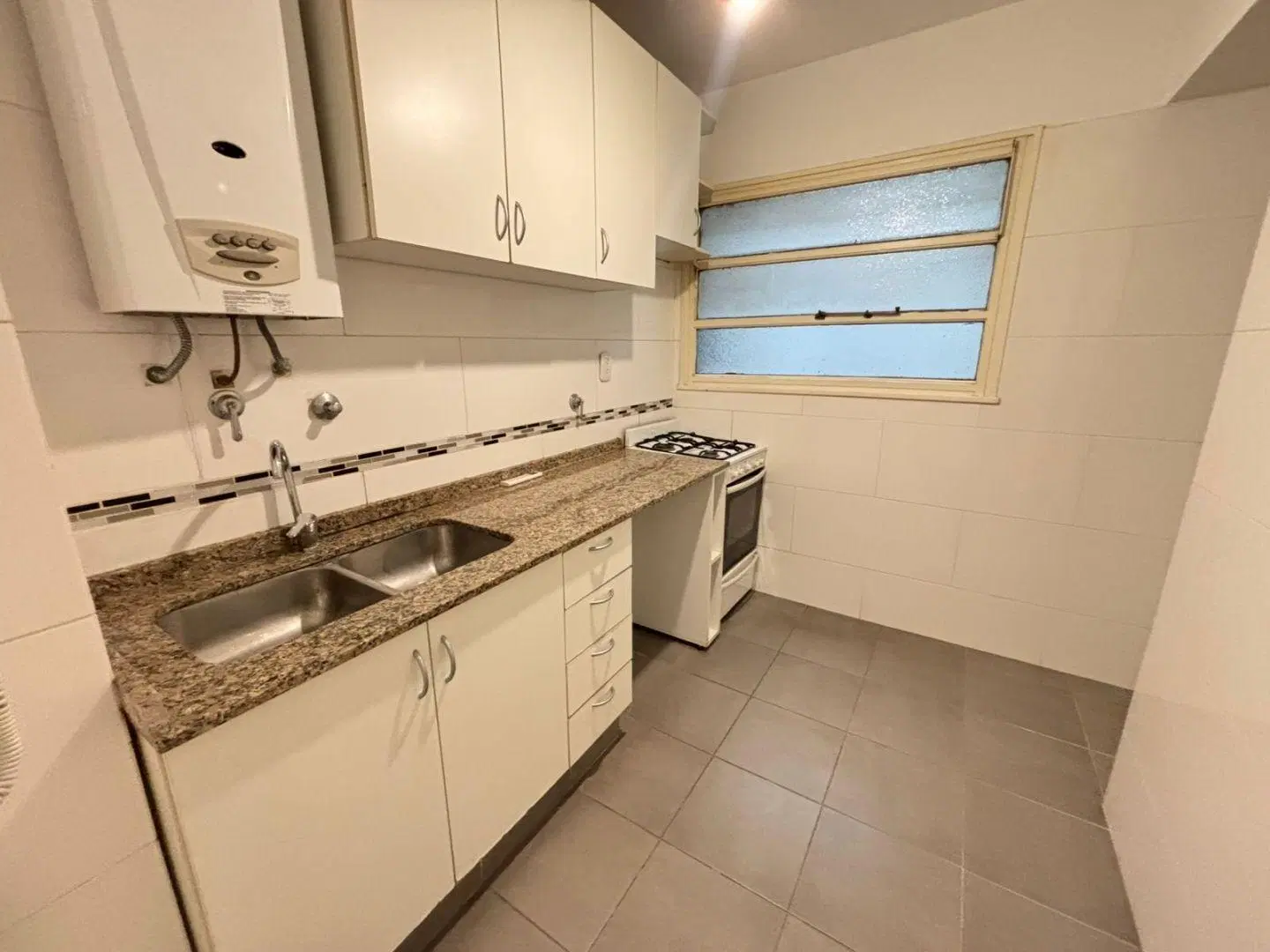 ¡¡EN EXC. UBICACION, CON BALCON CORRIDO, EN EXC. ESTADO!! 8