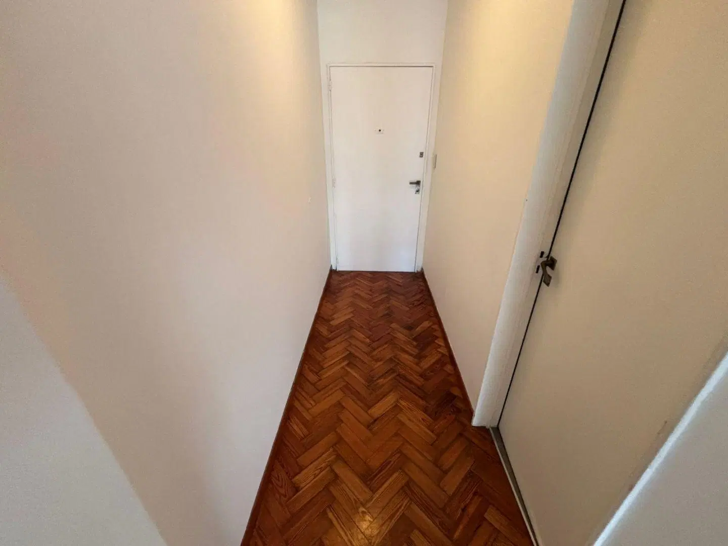 ¡¡EN EXC. UBICACION, CON BALCON CORRIDO, EN EXC. ESTADO!! 5