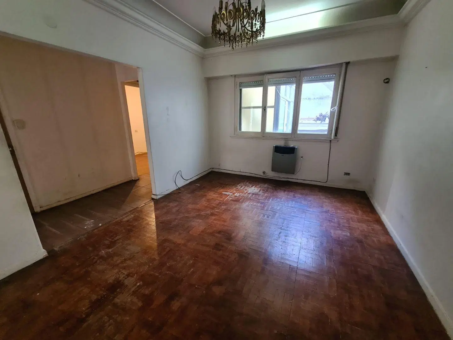 3 AMBIENTES CON BALCÓN Y PATIO 1 PISO POR ESCALERA. 4