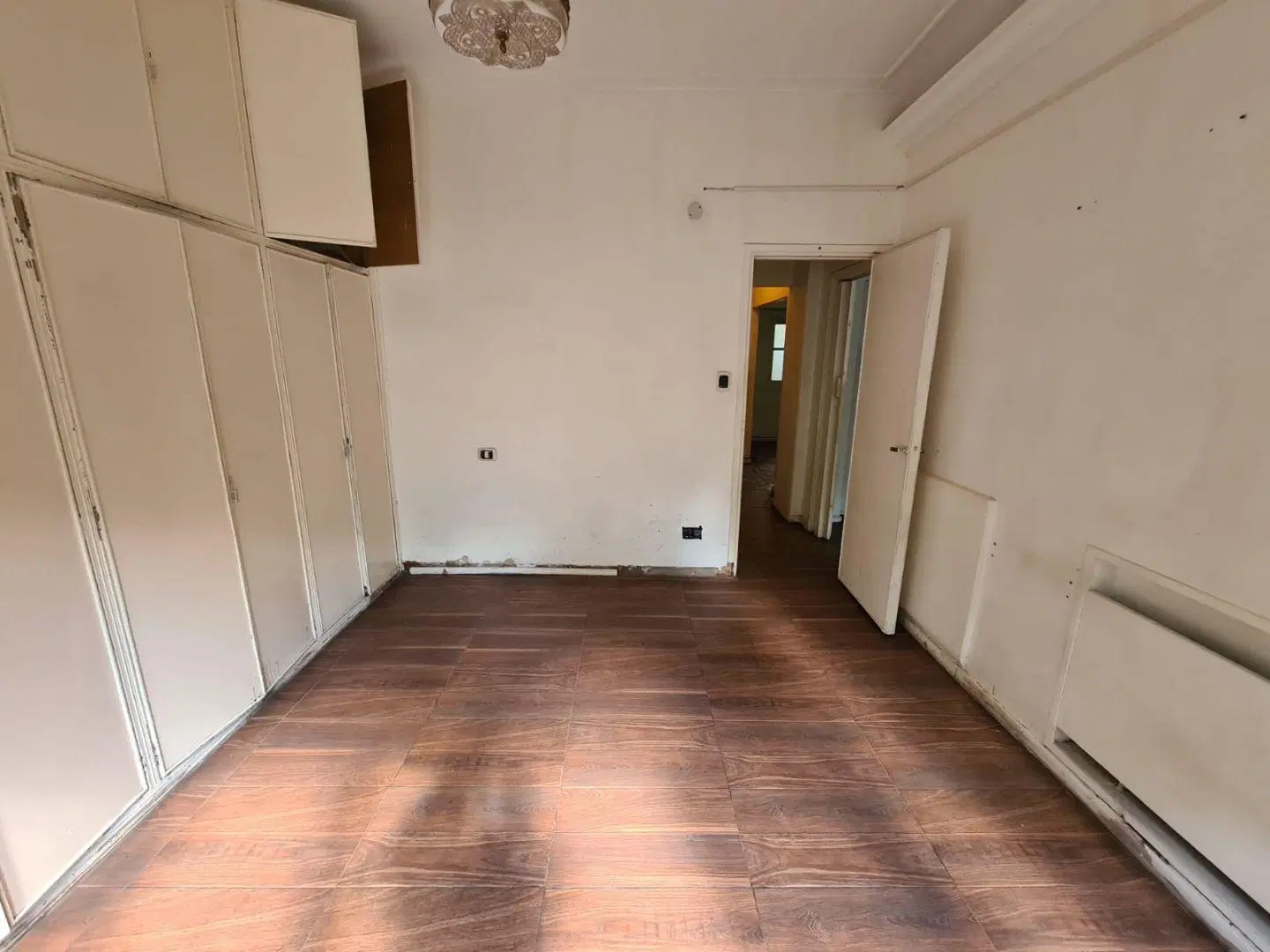3 AMBIENTES CON BALCÓN Y PATIO 1 PISO POR ESCALERA. 5