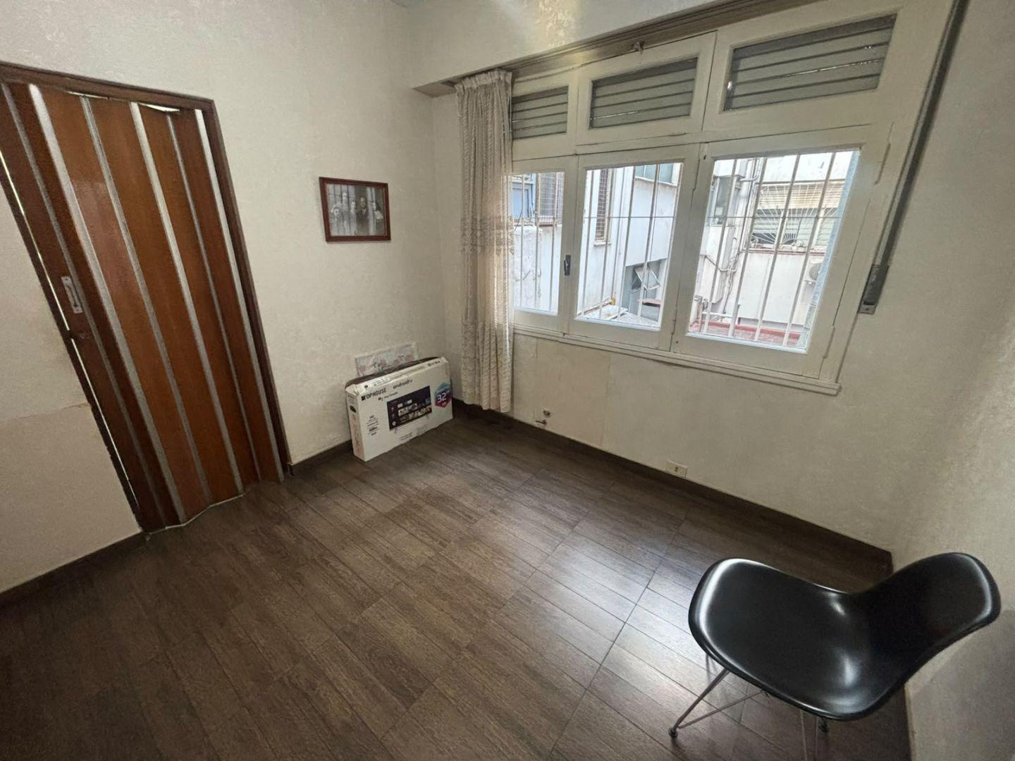 Foto de SEMIPISO DE 3 AMBIENTES AL FRENTE EN VILLA CRESPO, imagen 1