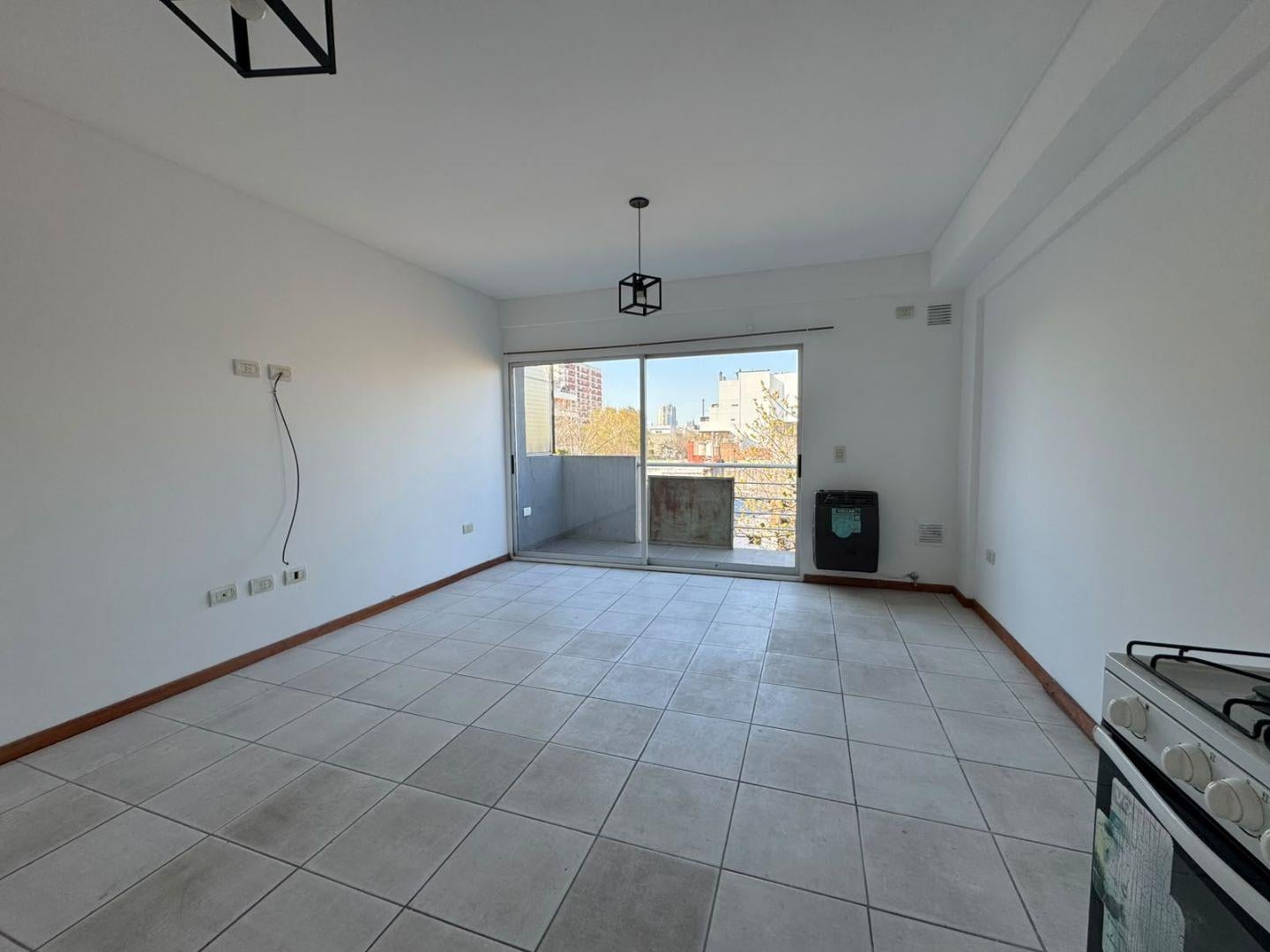 Foto de EXCELENTE MONOAMBIENTE AL FRENTE CON BALCON EN VILLA CRESPO, imagen 2