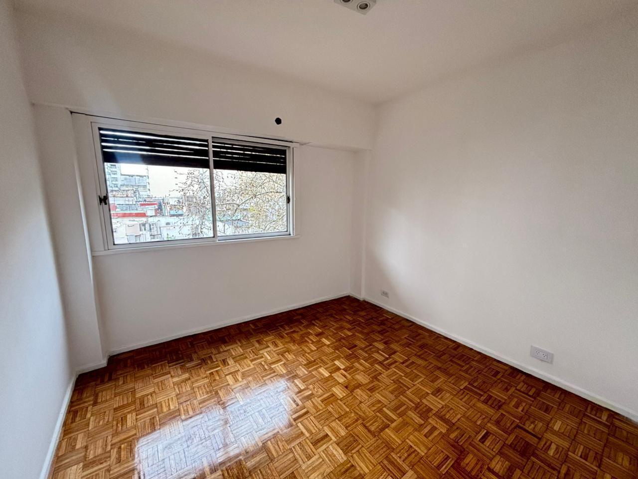 Foto de ¡¡EN EXC. UBICACIÓN, CON BALCON AL FRENTE Y COCHERA, EN EXC. ESTADO!!, imagen 4